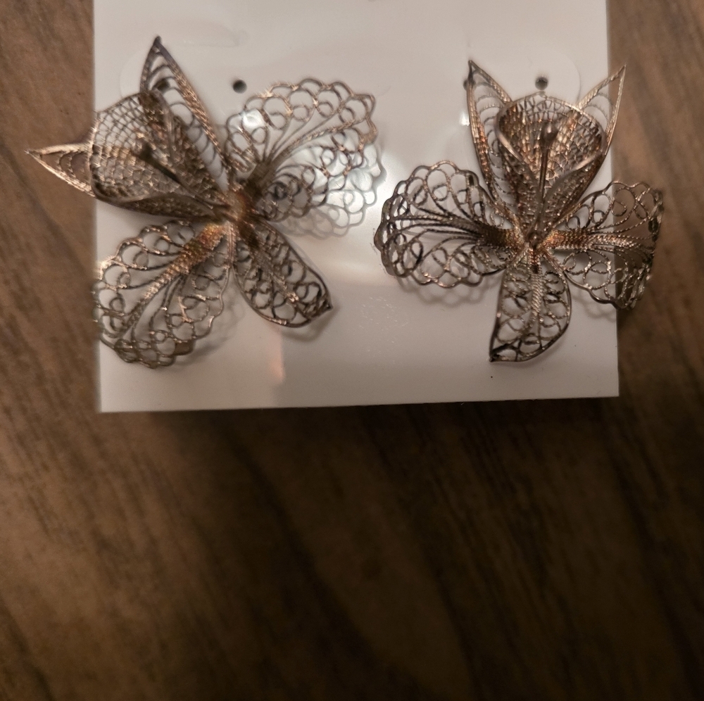 Vintage Filigree Flower Earrings Screwback Silver Filigree